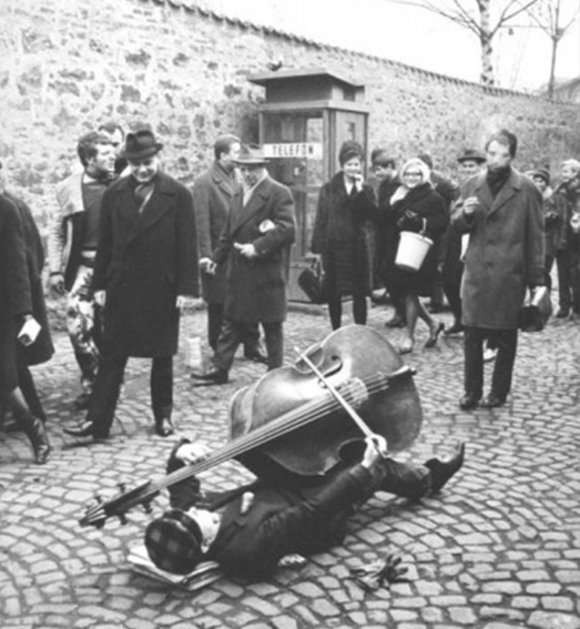 Knizak performance 1964