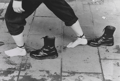 Performance de Mona Hatoum Roadworks 1985