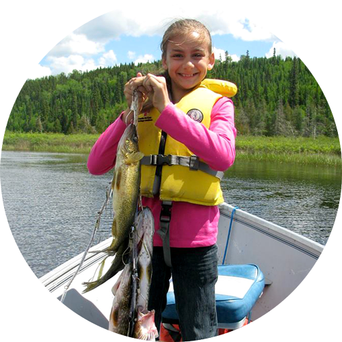 fille, enfant, poissons, doré, bateau, lac