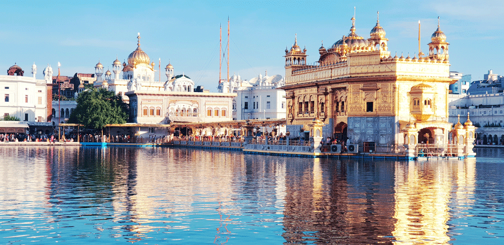Le Temple d'or est le nom informel du Harmandir Sahib (pendjabi : ਹਰਿਮੰਦਰ ਸਾਹਿਬ signifiant « l'Illustre Temple de Dieu »), l'édifice le plus sacré des Sikhs, situé au cœur de la ville d'Amritsar, au Pendjab, dans le nord ouest de l'Inde. Le nom de « Temple d'Or » est dû à sa couverture dorée à l'or fin