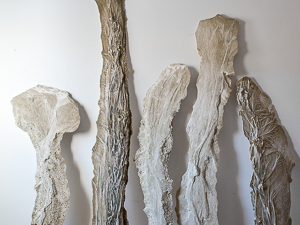 Vue d'installation de La gravelle, et l'espoir, c'est fragile (Marcelle Dubois), 2019