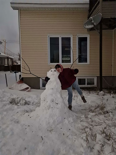 Wendy avec son immonde bonhomme de neige